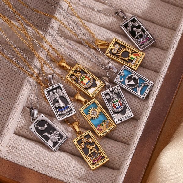 Prime Selected High Quality Stainless Steel 18K Gold Non Tarnish Deck Tarot Card Necklace Vintage Square Tarot Pendant Necklace