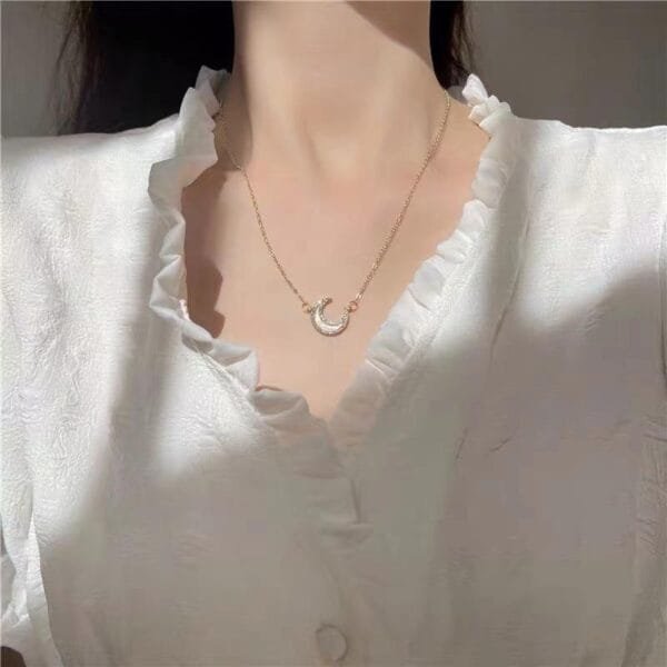Delicate Gold Plated Bling Cubic Zirconia Shell Moon Necklace Stainless Steel Crescent Pendant Necklace