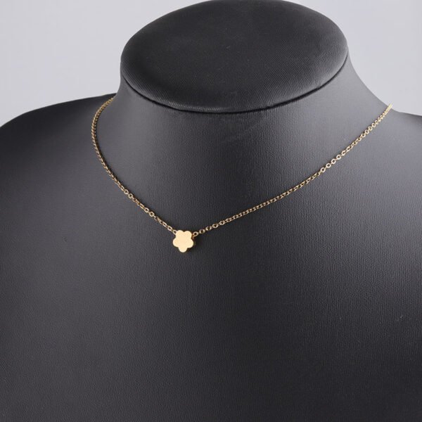Wholesales Gold Plated Stainless Steel Women Statement Flower Pendant Necklace - Image 3