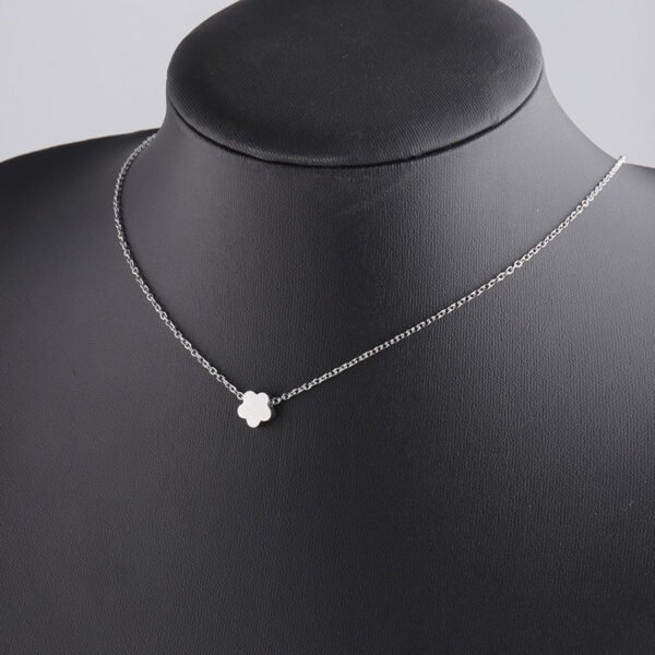 Wholesales Gold Plated Stainless Steel Women Statement Flower Pendant Necklace - Image 4