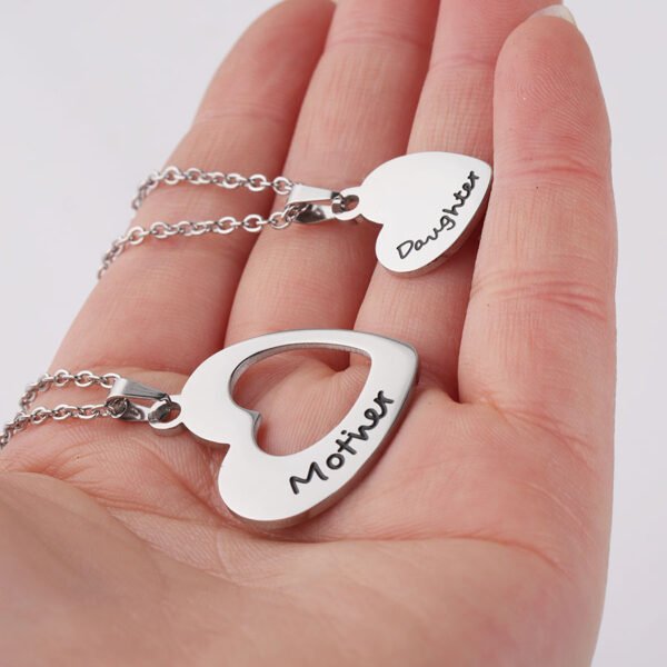 Mother Daughter's Stainless Steel Jewelry Heart Pendant Necklaces Set for Family - صورة 2
