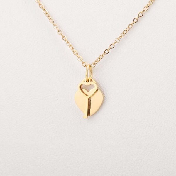 Valentine's Day Gift Stainless Steel Necklaces Lock Key Pendant Necklace for Women