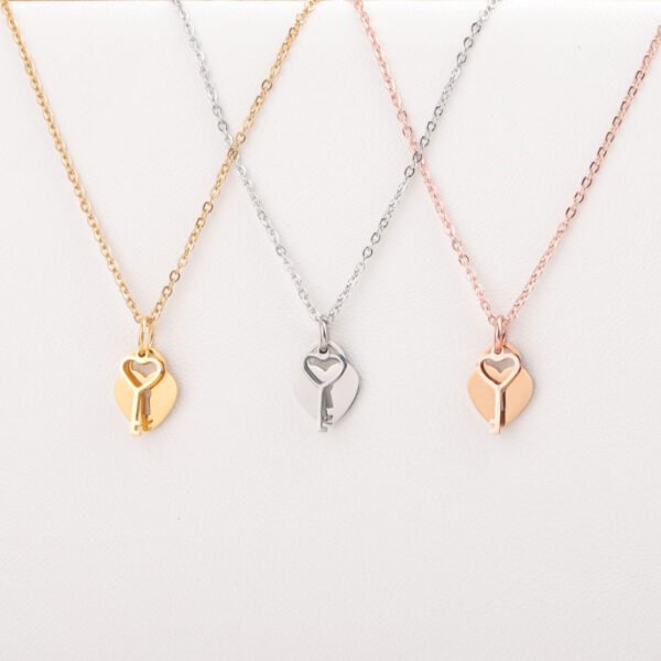 Valentine's Day Gift Stainless Steel Necklaces Lock Key Pendant Necklace for Women - صورة 2