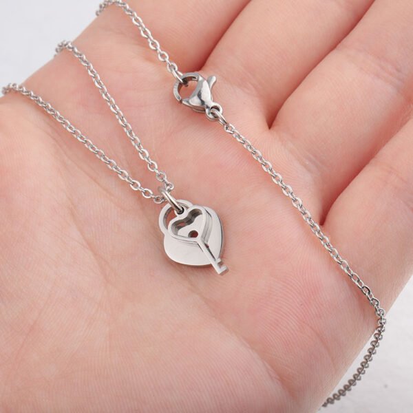 Valentine's Day Gift Stainless Steel Necklaces Lock Key Pendant Necklace for Women - صورة 3