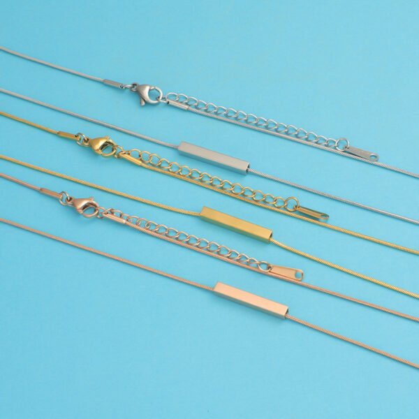 Fashion Stainless Steel Necklace With Bar Pendant 18K Gold Plated Customized Letter Rectangle Bar Necklace Couple Jewelry - صورة 3