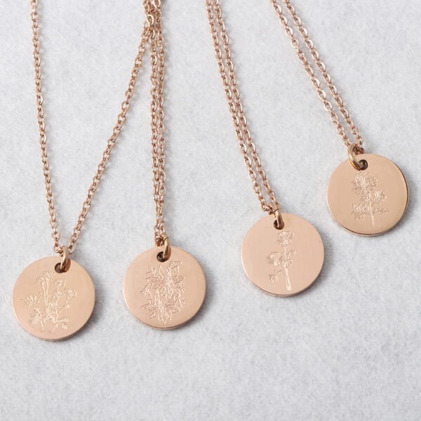 Wholesale Birth Flower Necklace 18K Gold Plated Design Style Women Drop Chain Engraved Disc Custom Name Necklace Pendant - صورة 5
