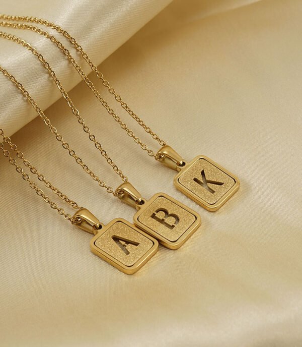 Wholesale Customization Stainless Steel 18K Gold Letter Necklace Women Custom Necklace With High Click - صورة 3