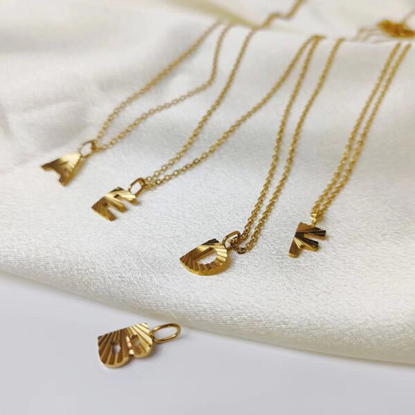 OEM Factory Gold Stainless Steel Letter Pendant Initial Choker Necklace for Women