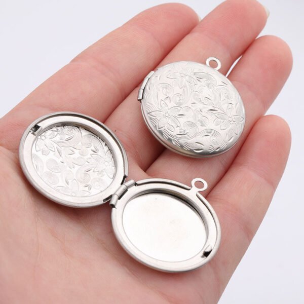 26*31mm Stainless Steel Vintage DIY Locket Pendant Jewelry Round Box Flower Pattern Photo Frame DIY Charms - Image 2