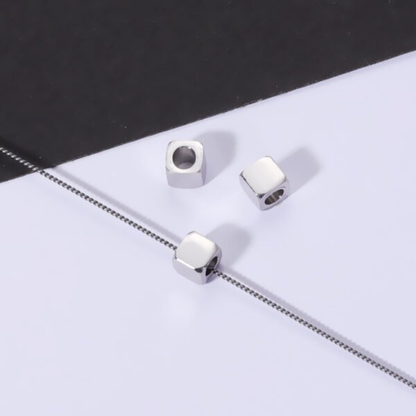 Customized New Stainless Steel Jewelry Charms 4mm Small Stopper Beads Square Charm Bracelet With Minimum Order Quantity - Bild 5
