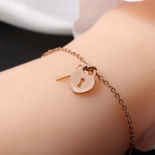 Girlfriend Gift Stainless Steel Jewelry Women Gold Plated Lock And Key Charm Bracelet - Bild 2
