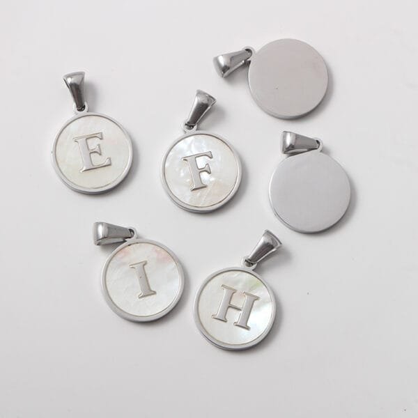 High Quality Alphabet Letter Pendant Shell Surface Silver Initial Stainless Steel Pendant - Imagen 4