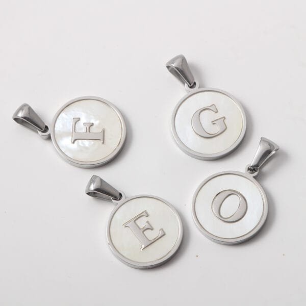 High Quality Alphabet Letter Pendant Shell Surface Silver Initial Stainless Steel Pendant - Imagen 5