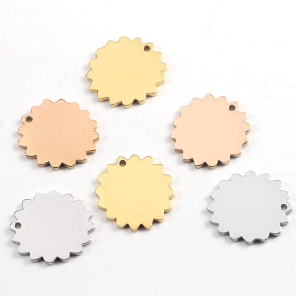 2022 Latest Models Jewelry 18K Gold Plated Stainless Steel Gear Flower Pendant Charms With Wholesale Price