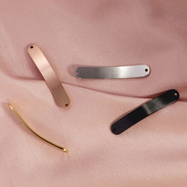 New Popular Custom Logo Brushed Stainless Steel Bend Charms for Bracelets - صورة 2