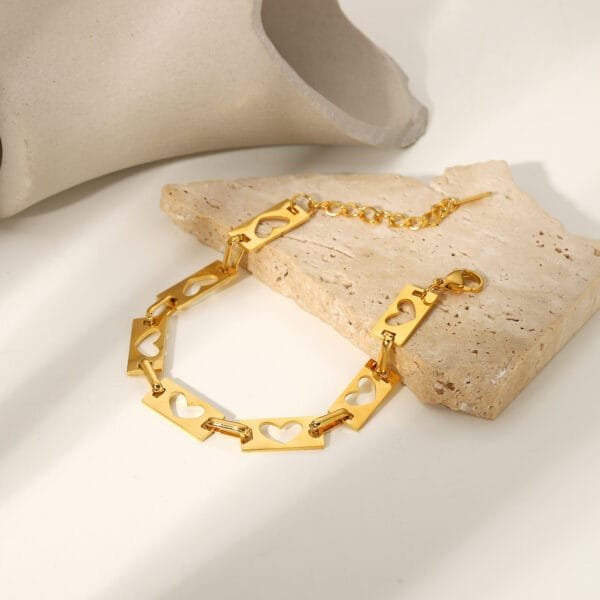 18K Gold Plated Heart Chain Bracelet Stainless Steel Hollow Heart Chain Bracelet for Women Jewelry - Imagen 4