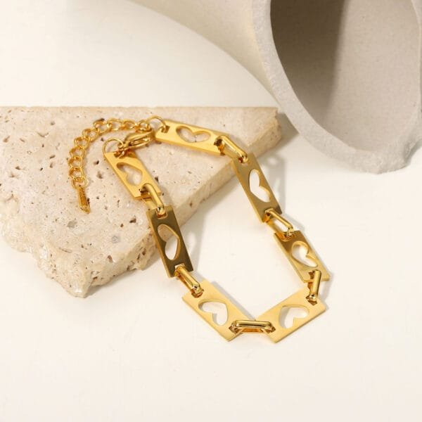 18K Gold Plated Heart Chain Bracelet Stainless Steel Hollow Heart Chain Bracelet for Women Jewelry - Imagen 5