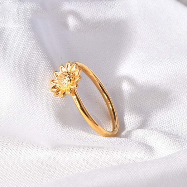 Luxury Daisy Flower Anxiety Rotating Stainless Steel Fidget Ring Luminous Rings