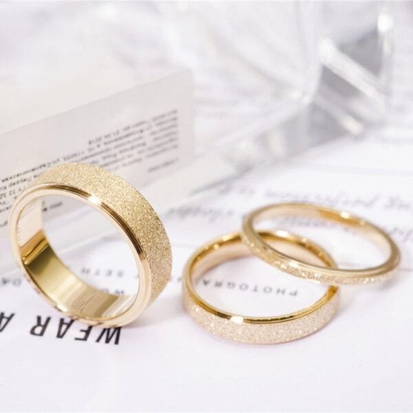 Hot Sales Gold Plated Elegant Fashion Stainless Steel Bands Round Wedding Rings for Women