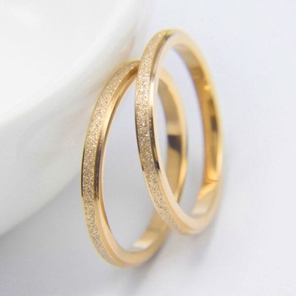 Hot Sales Gold Plated Elegant Fashion Stainless Steel Bands Round Wedding Rings for Women - Image 2